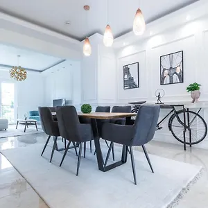 https://corvinus-smart-apartment-with-beautiful-view.inbudapesthotels.com