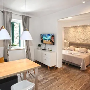 Apartment Tessera, Split